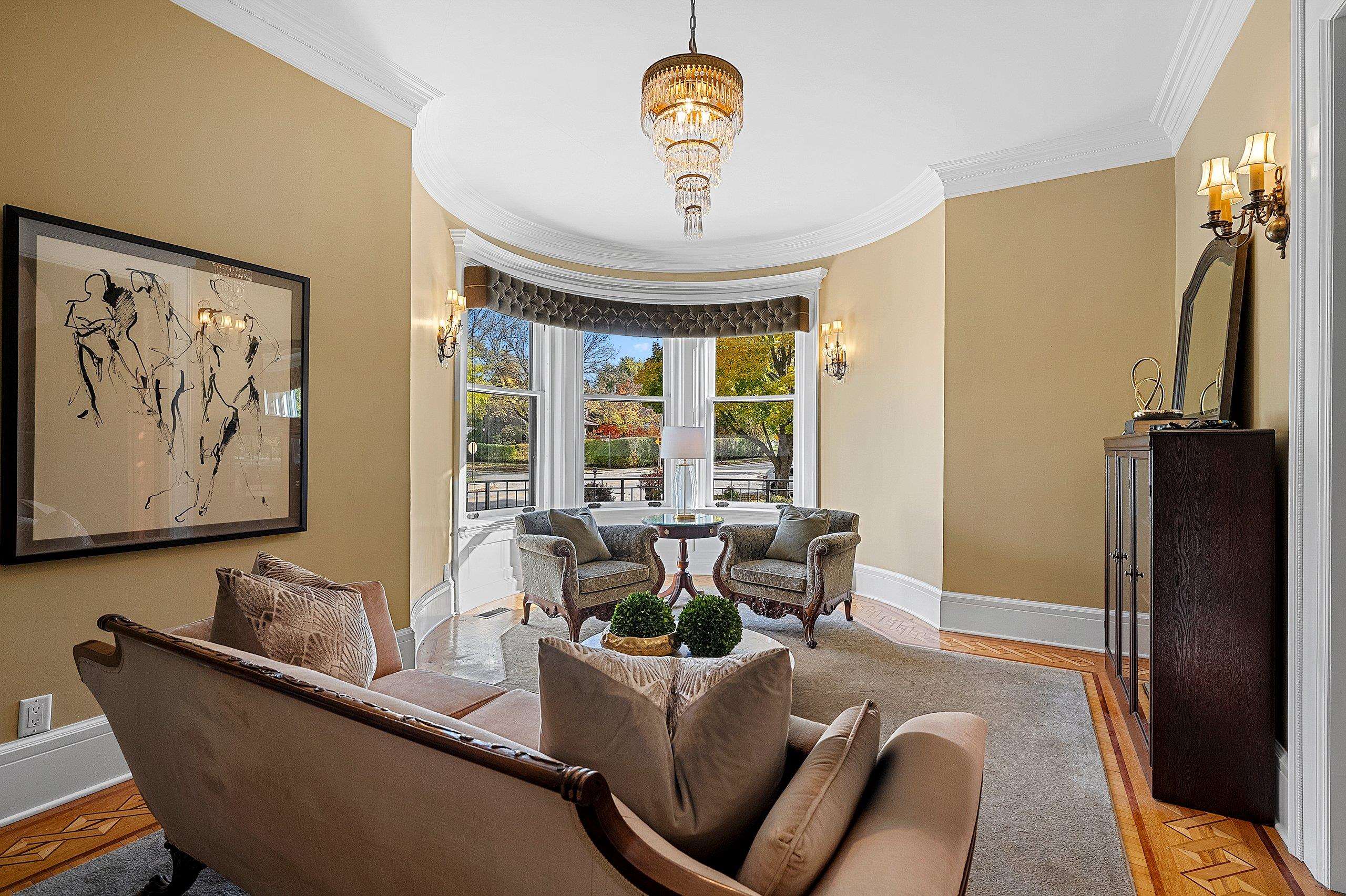 902 S MADISON Street