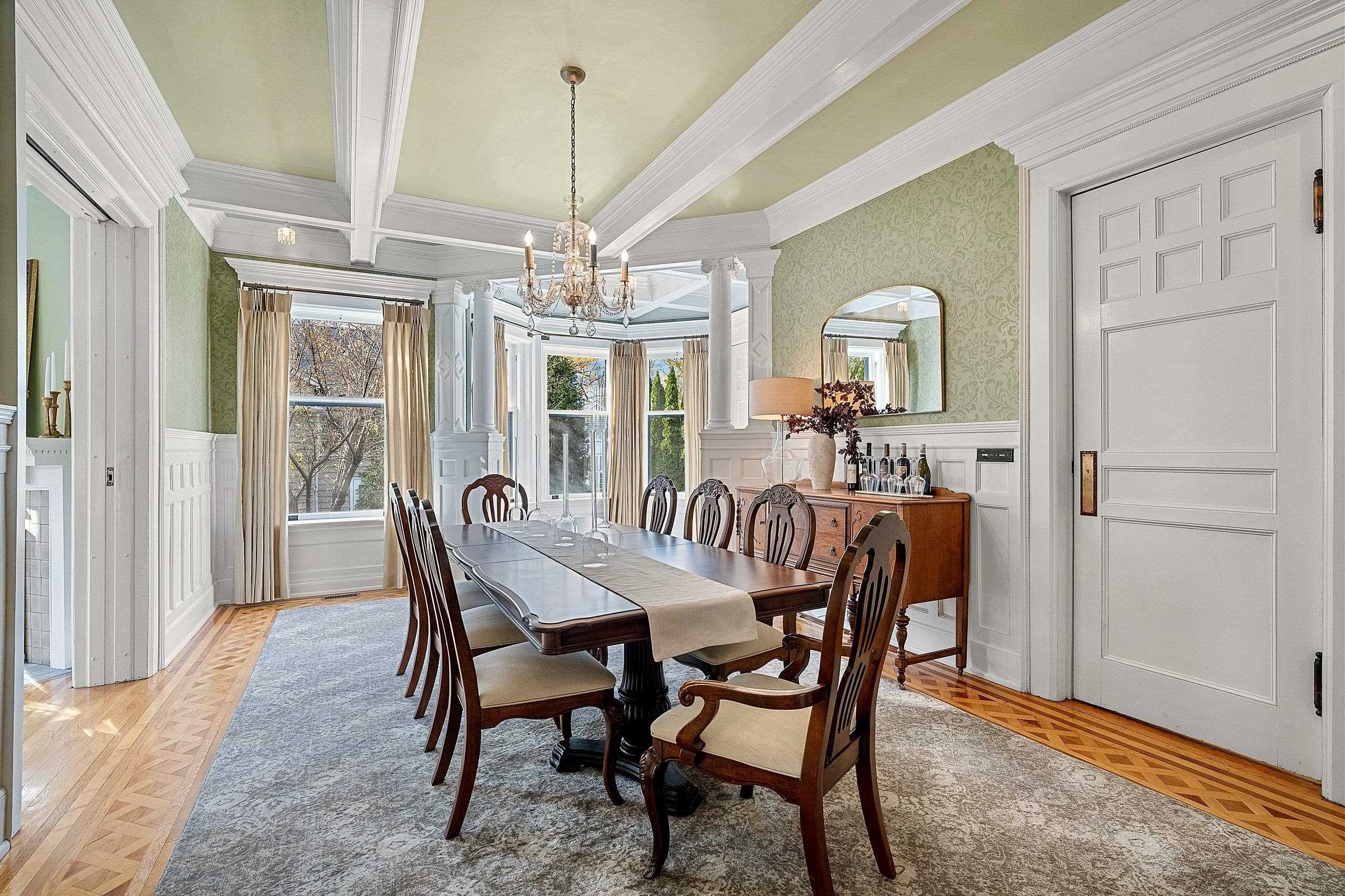 902 S MADISON Street