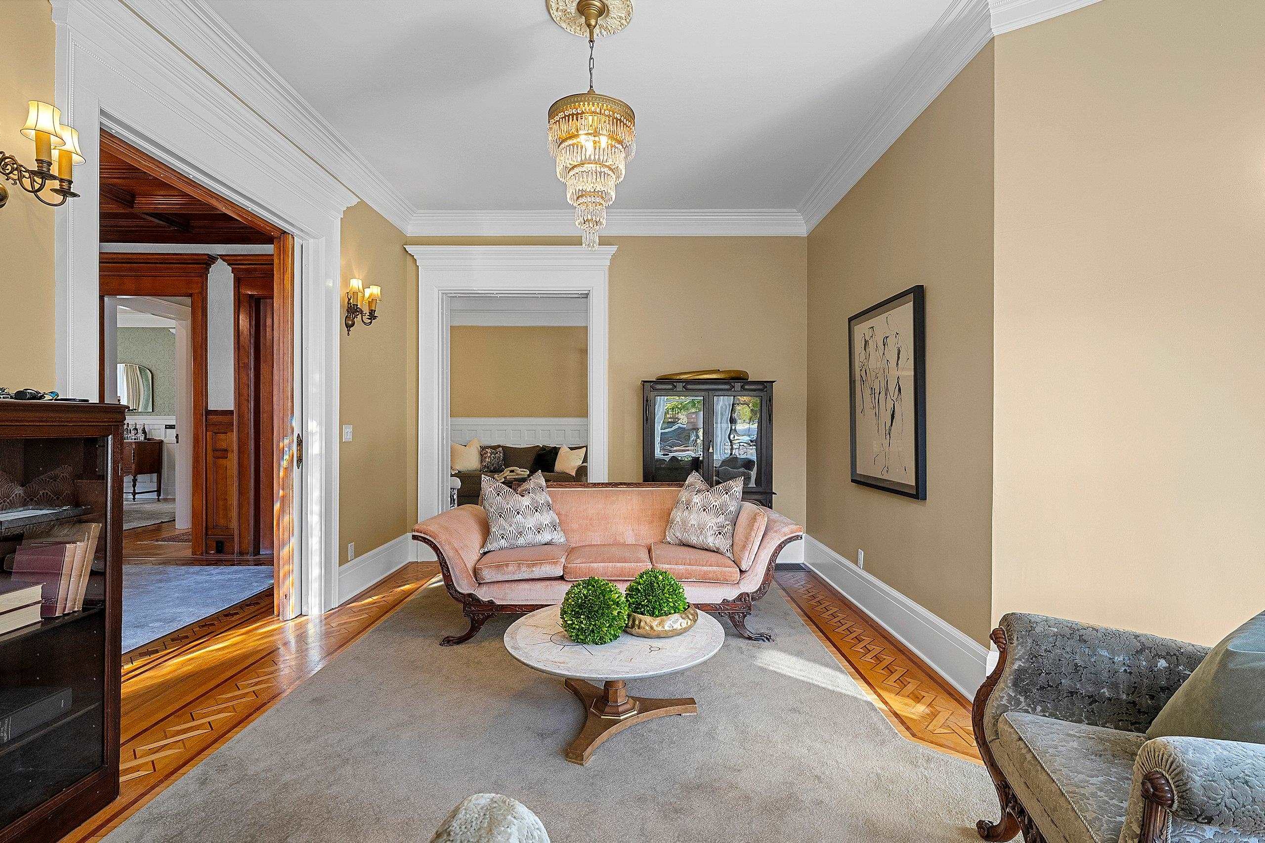 902 S MADISON Street