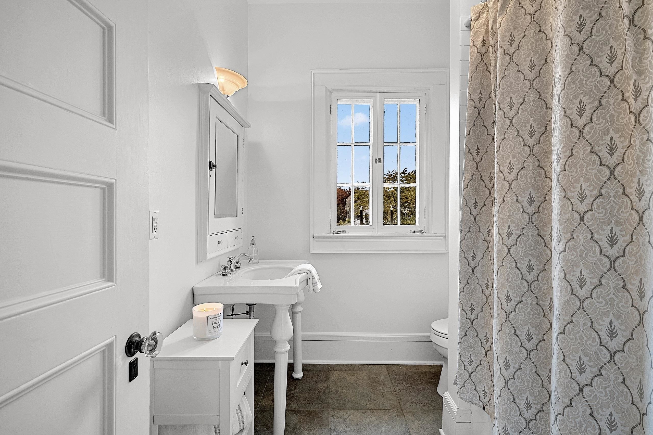 902 S MADISON Street