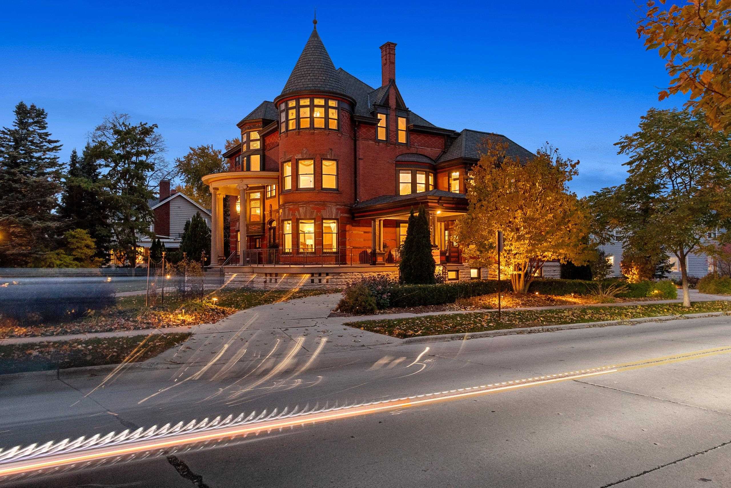 902 S MADISON Street