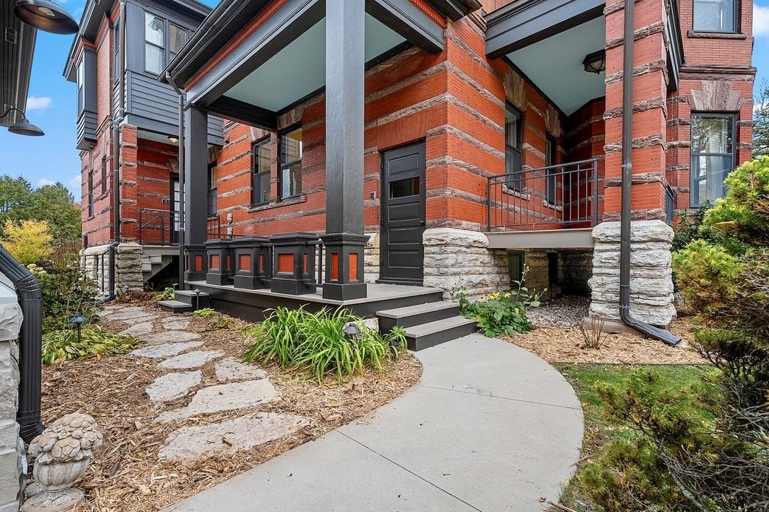 902 S MADISON Street