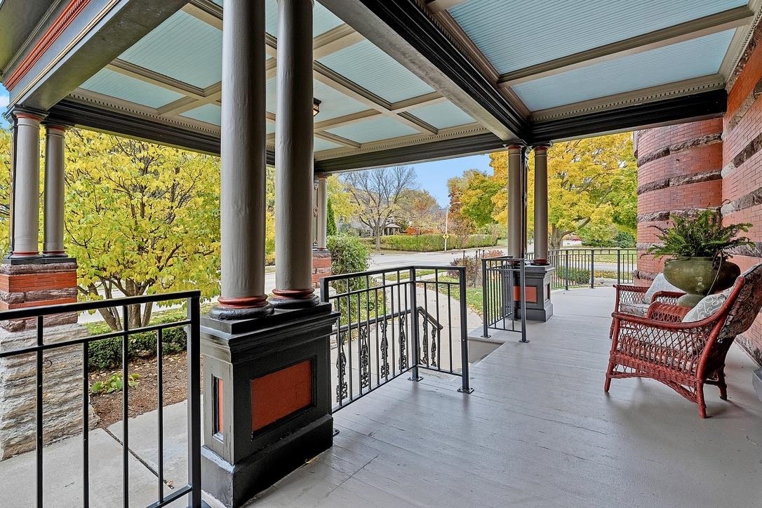 902 S MADISON Street