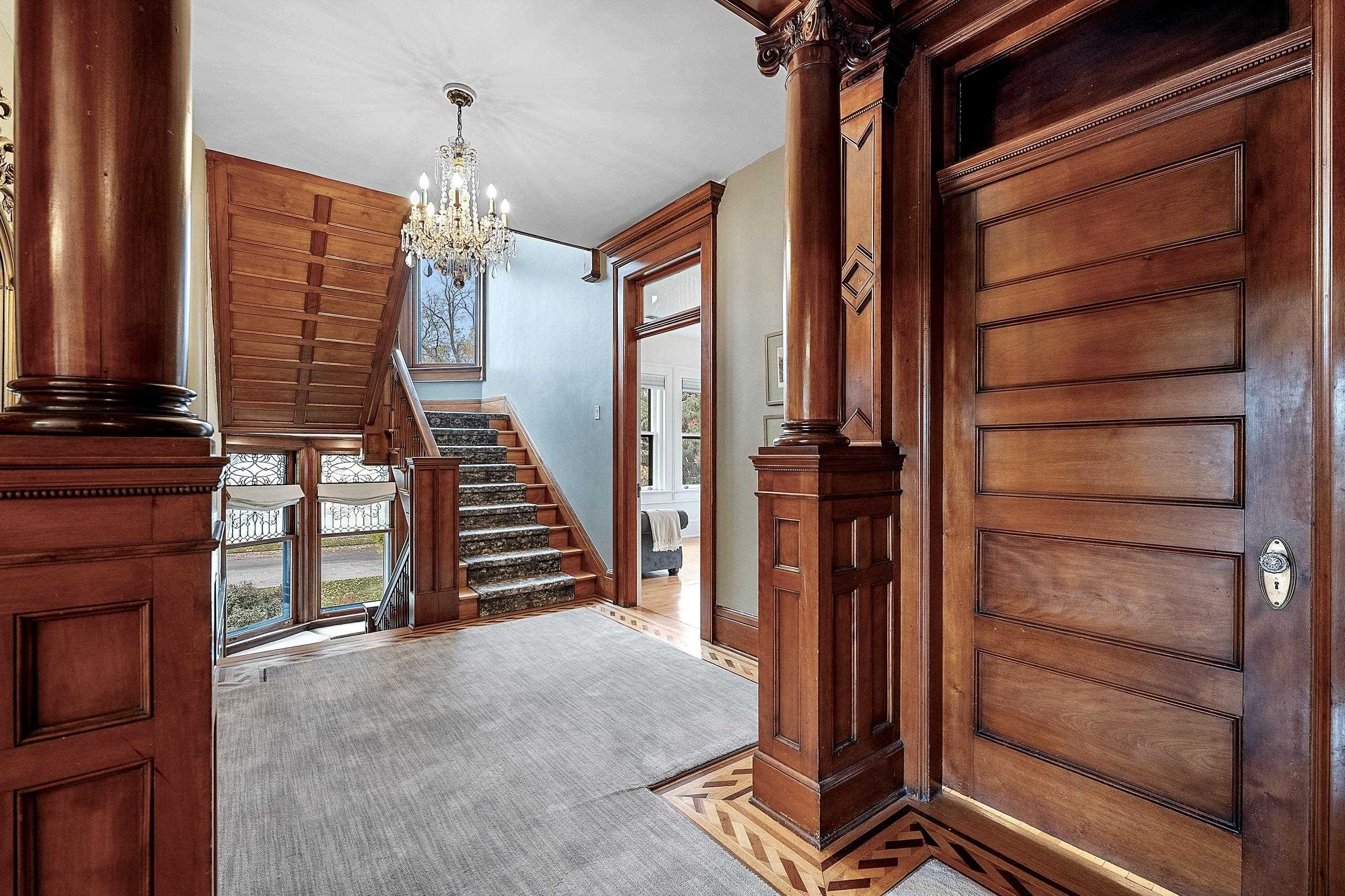 902 S MADISON Street