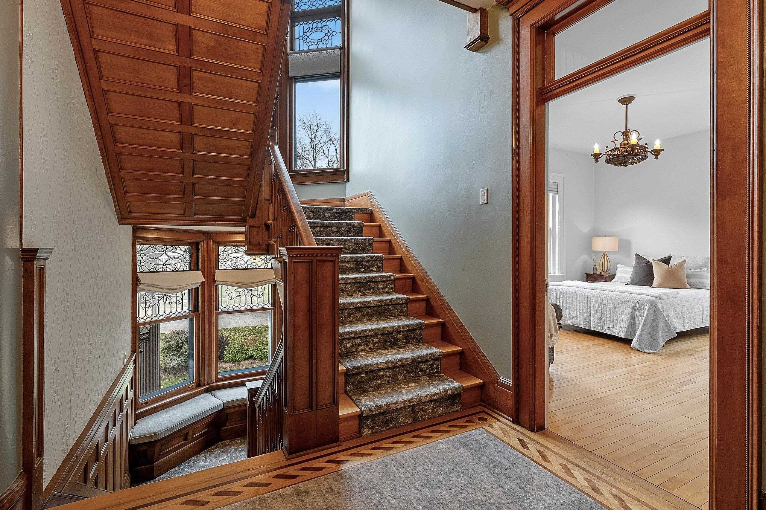 902 S MADISON Street