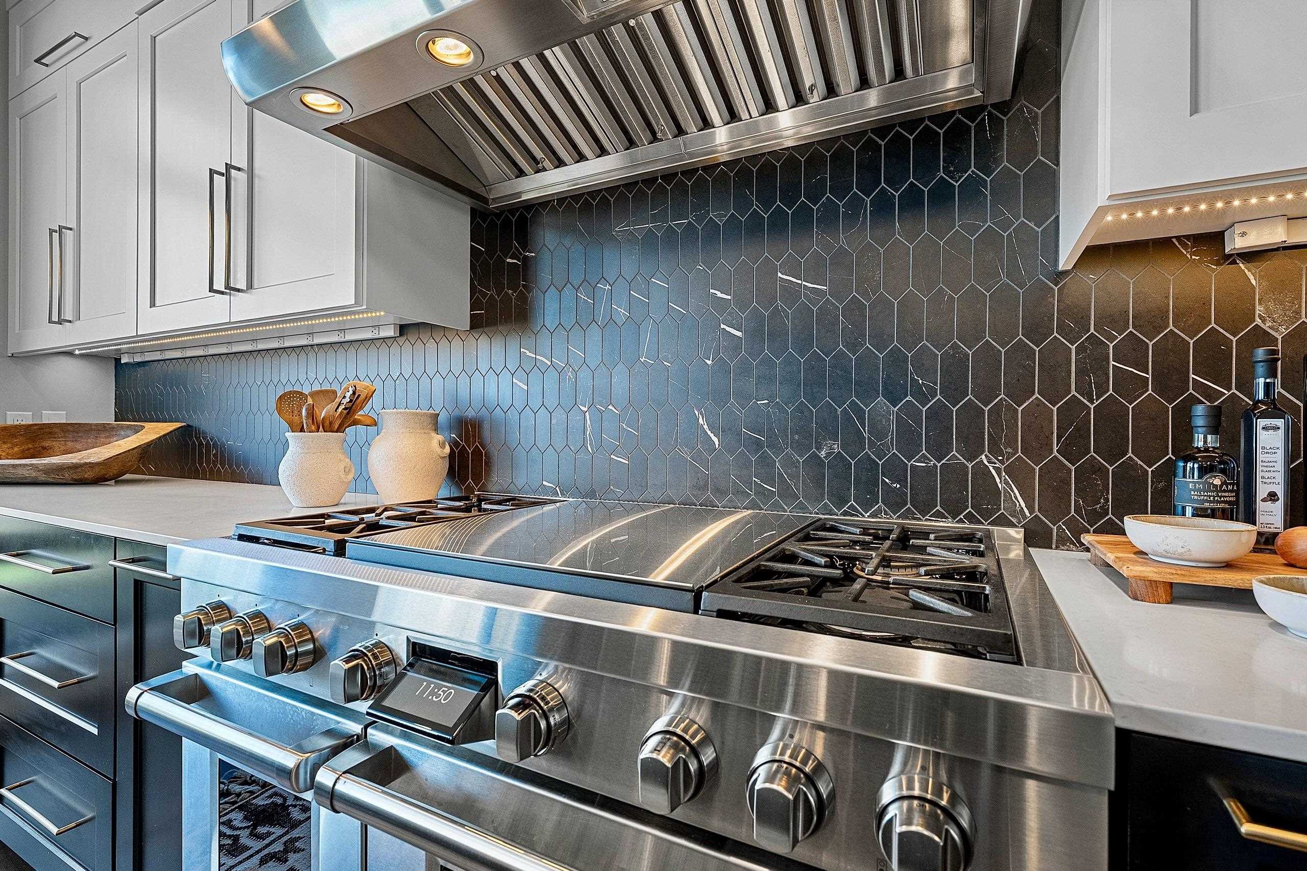 1108 BROOKWOOD Drive Unit: 22