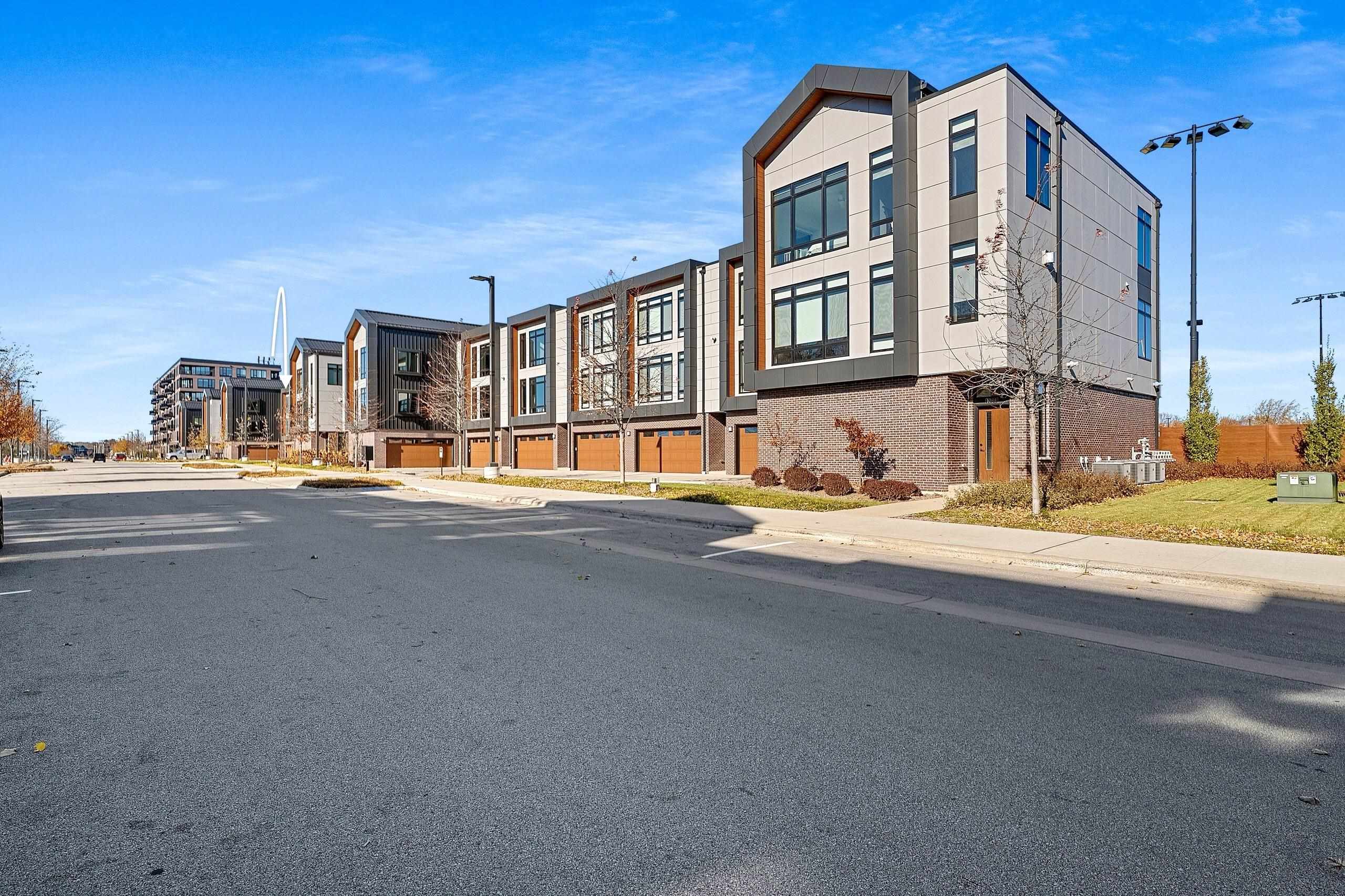 1108 BROOKWOOD Drive Unit: 22