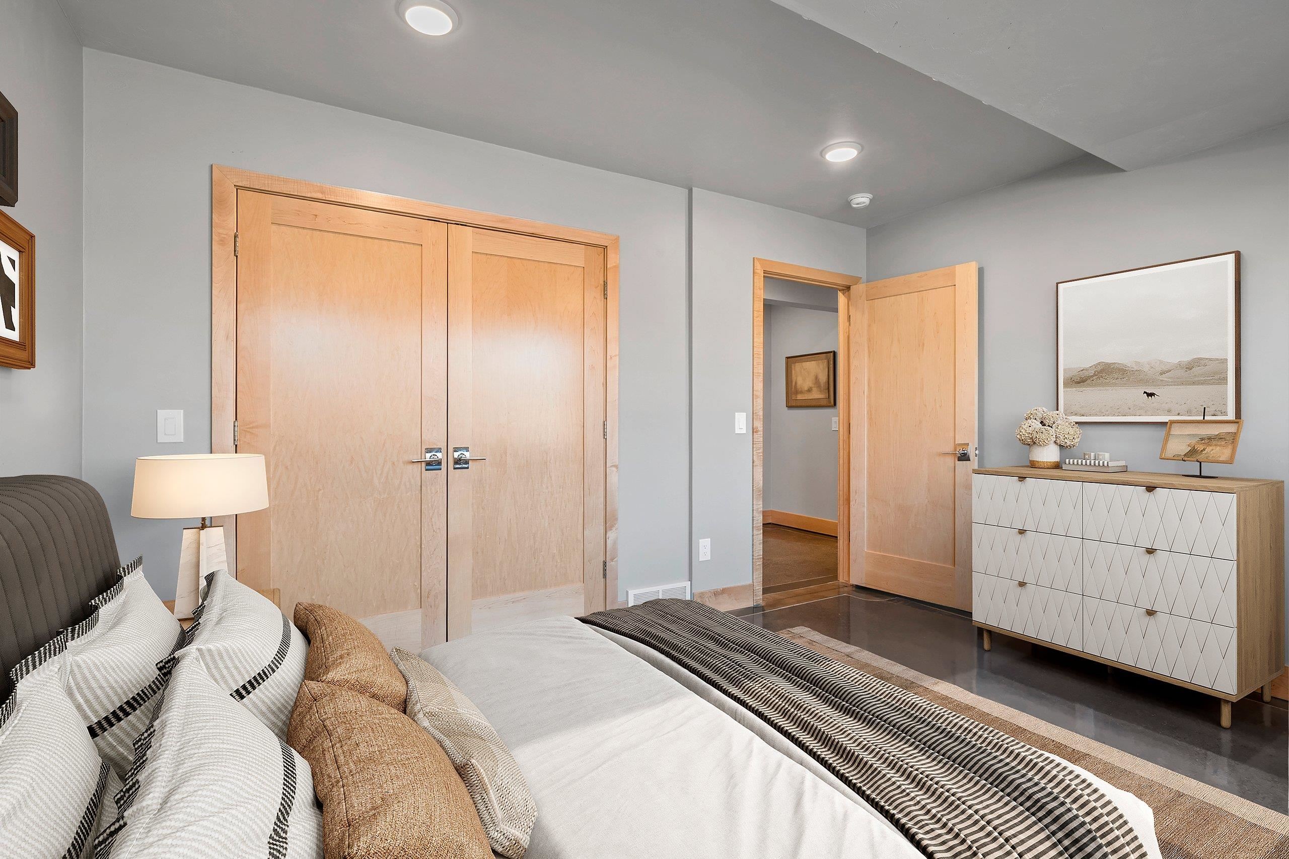 421 S ST AUGUSTINE Street