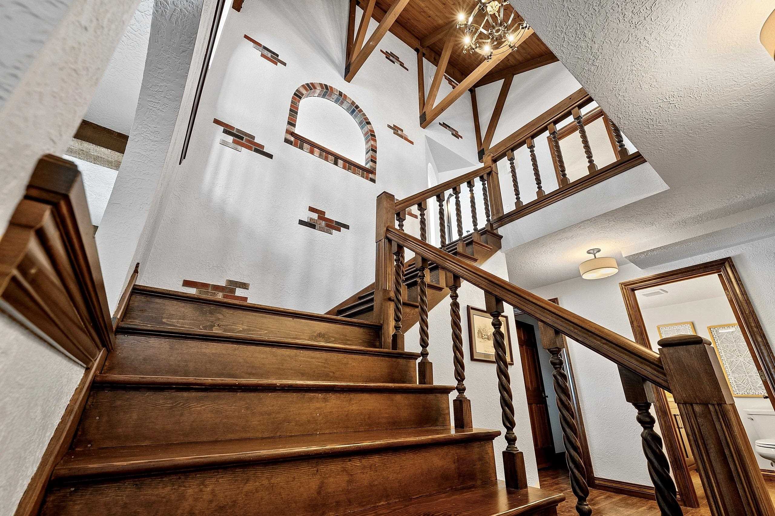 2045 LOST DAUPHIN Road