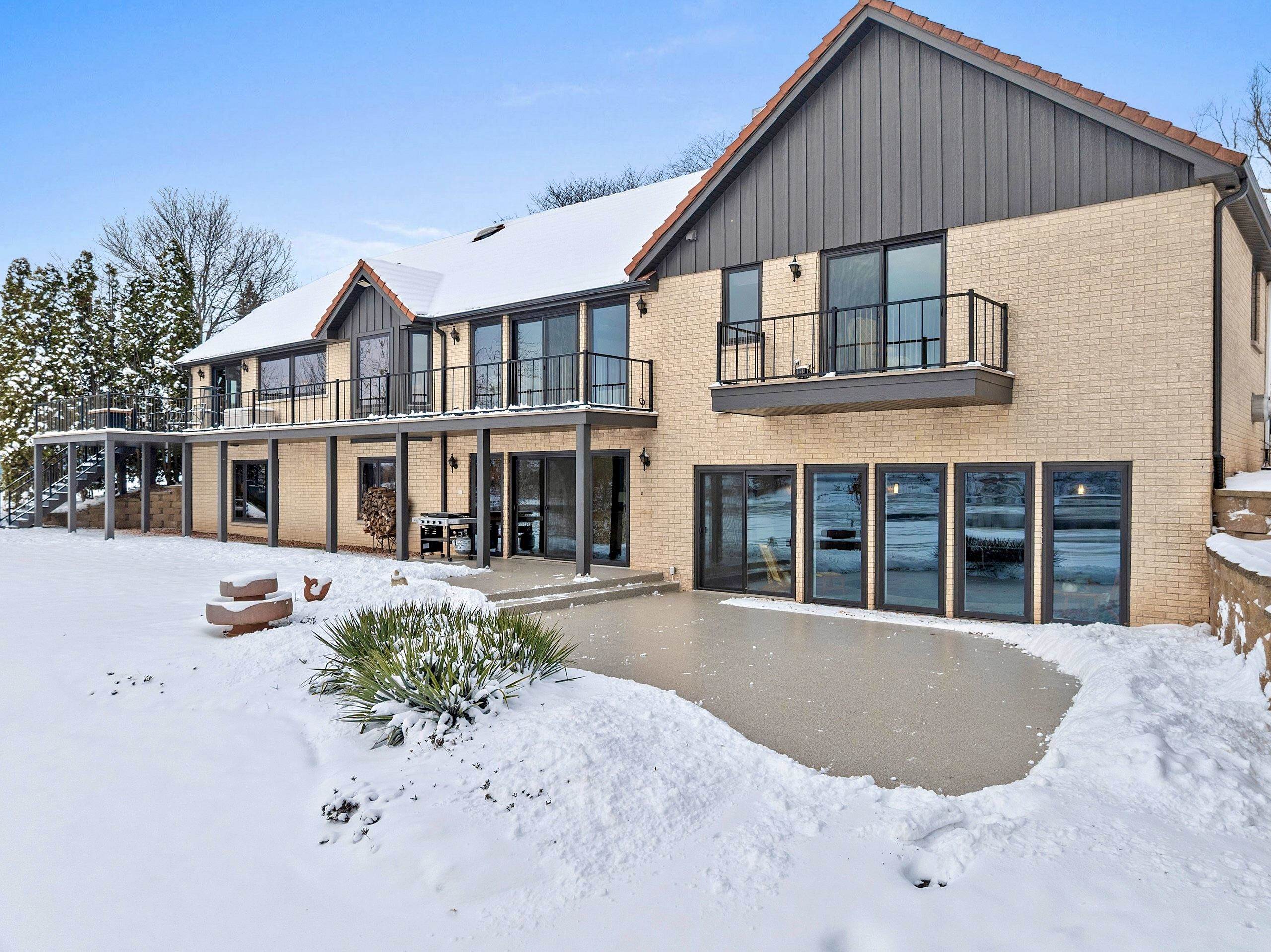 2045 LOST DAUPHIN Road