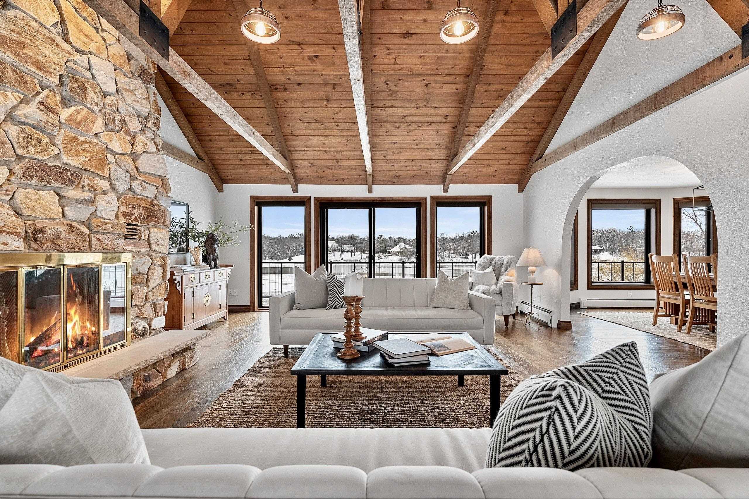 2045 LOST DAUPHIN Road