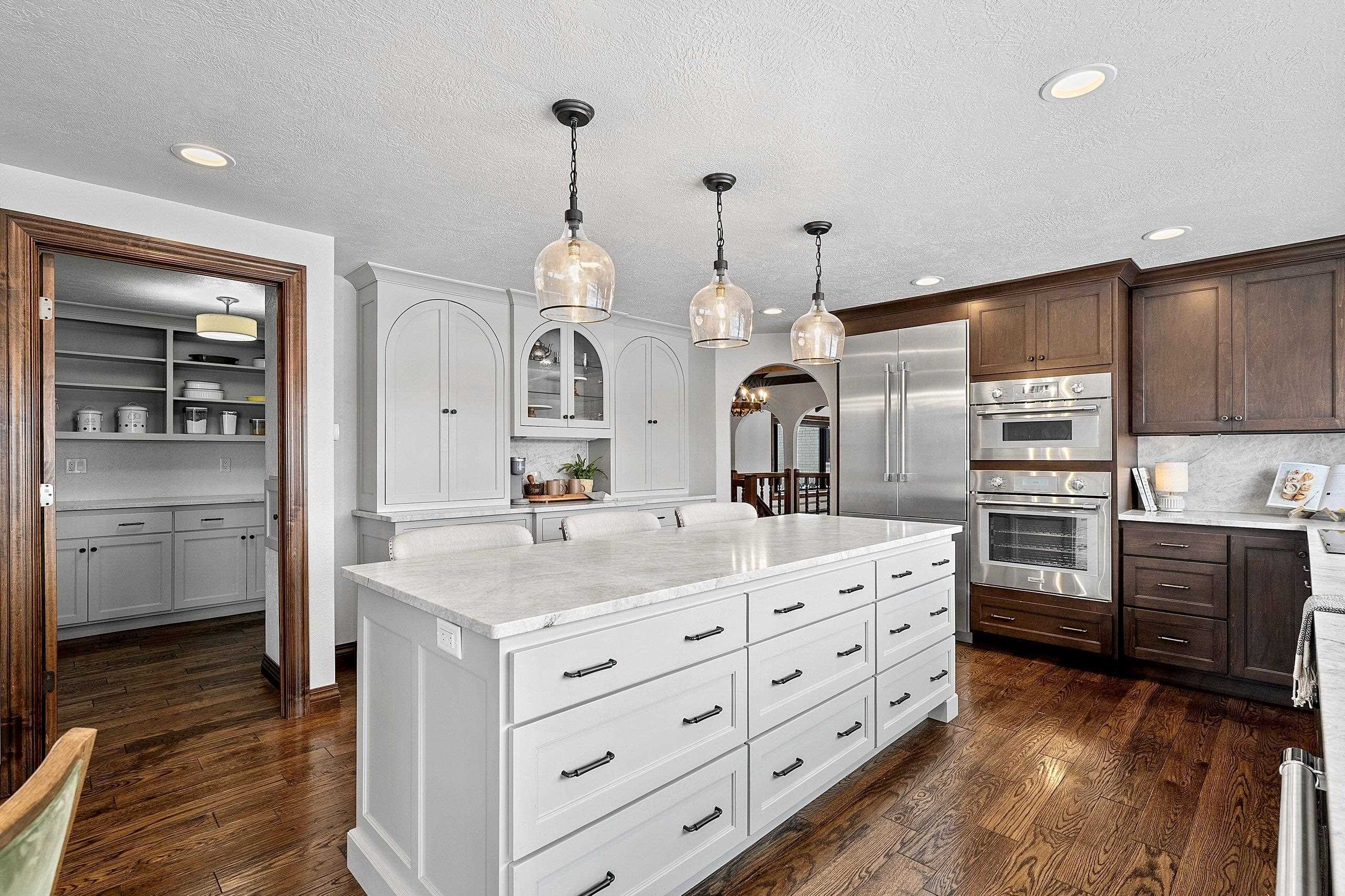 2045 LOST DAUPHIN Road