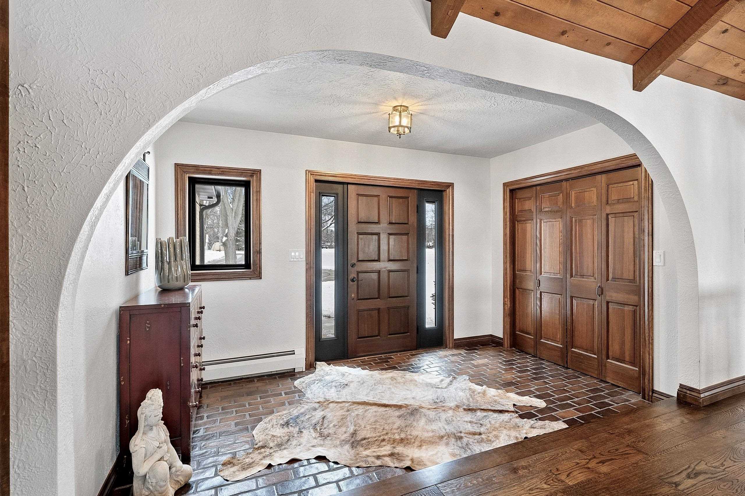 2045 LOST DAUPHIN Road