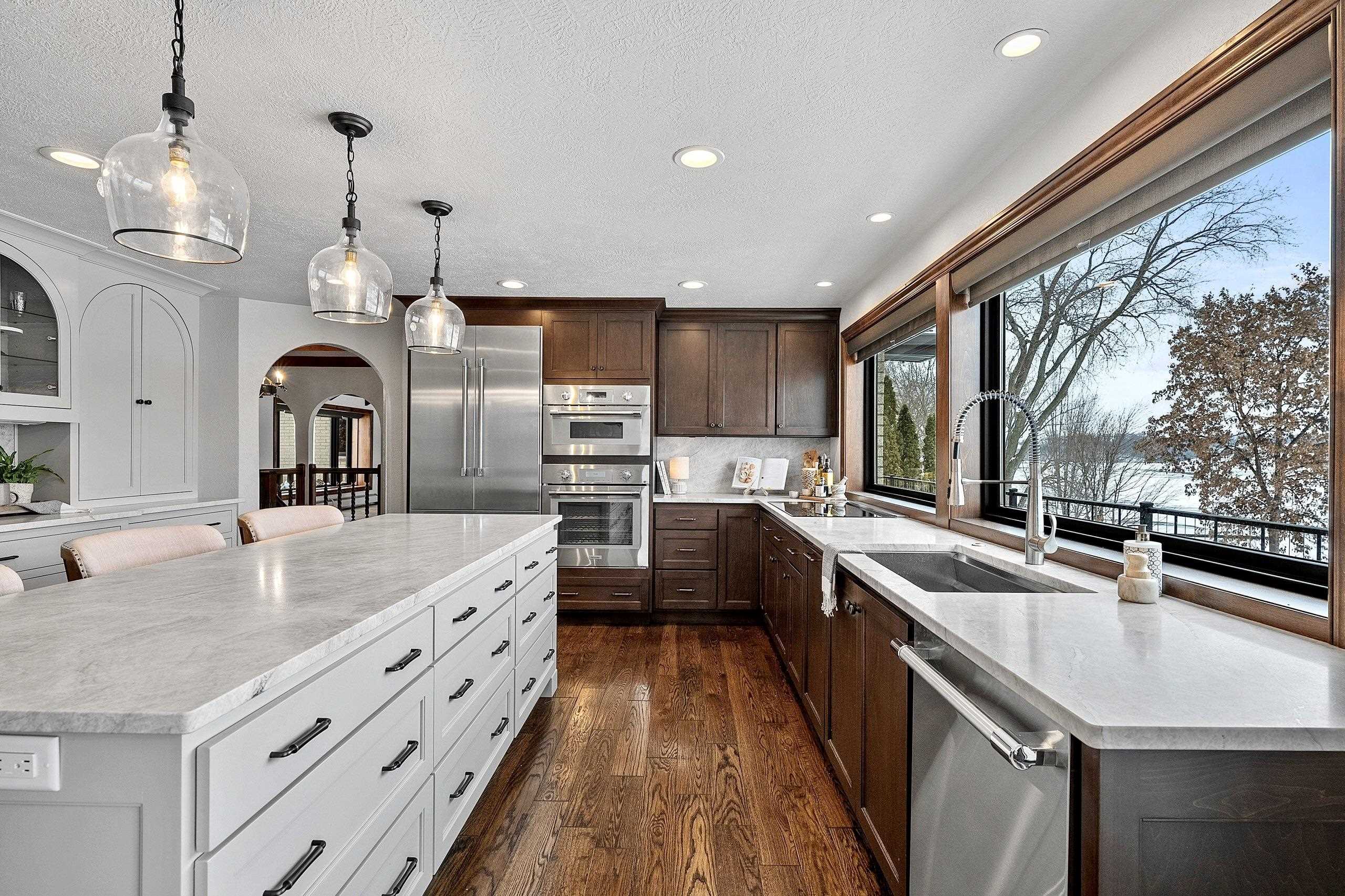 2045 LOST DAUPHIN Road