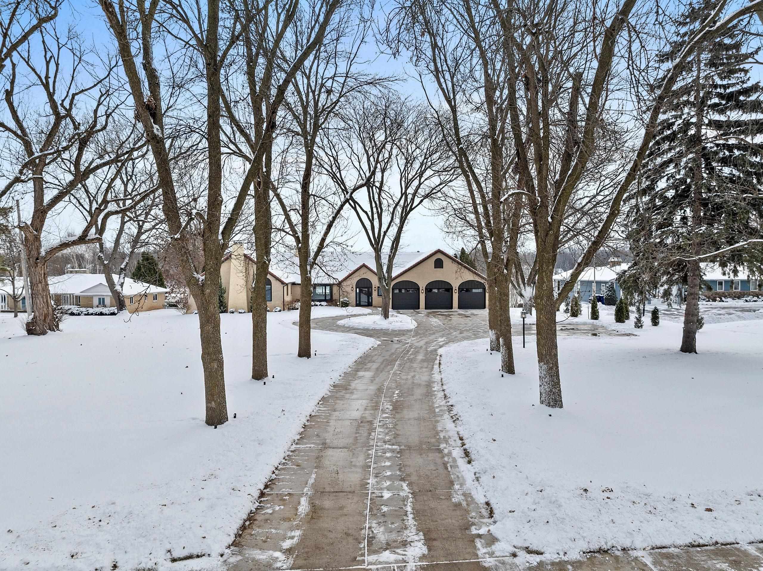 2045 LOST DAUPHIN Road