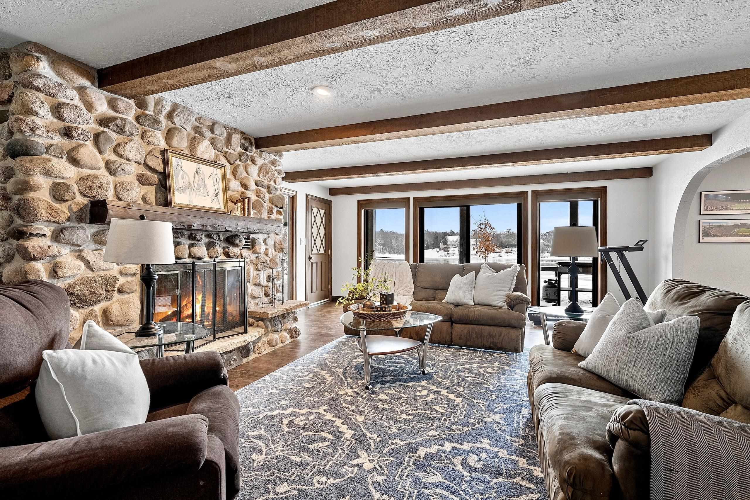 2045 LOST DAUPHIN Road