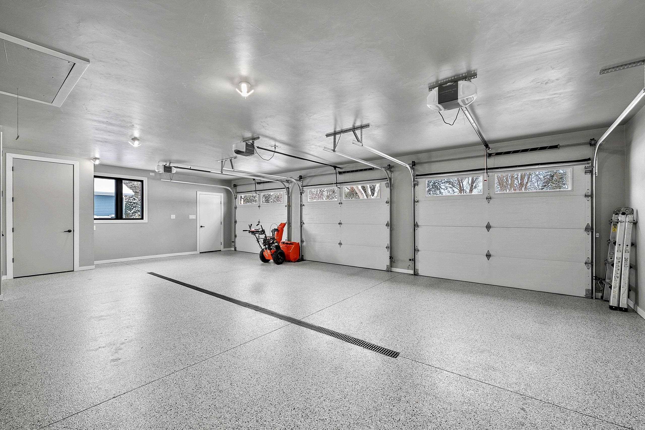 2045 LOST DAUPHIN Road