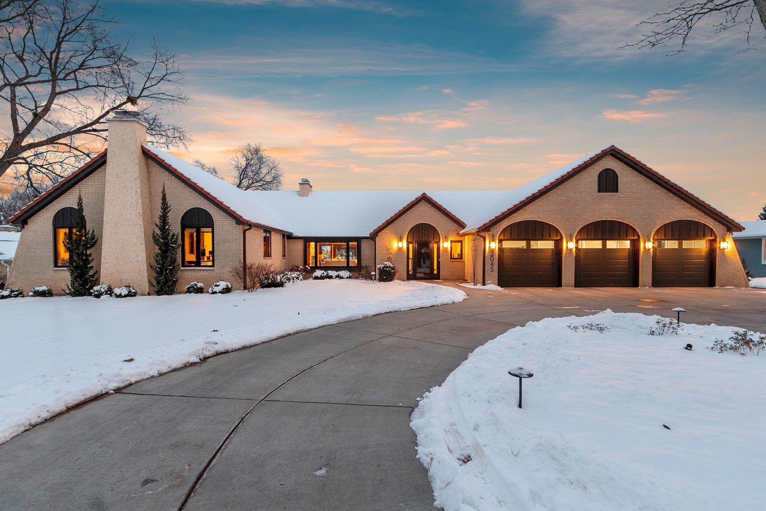 2045 LOST DAUPHIN Road