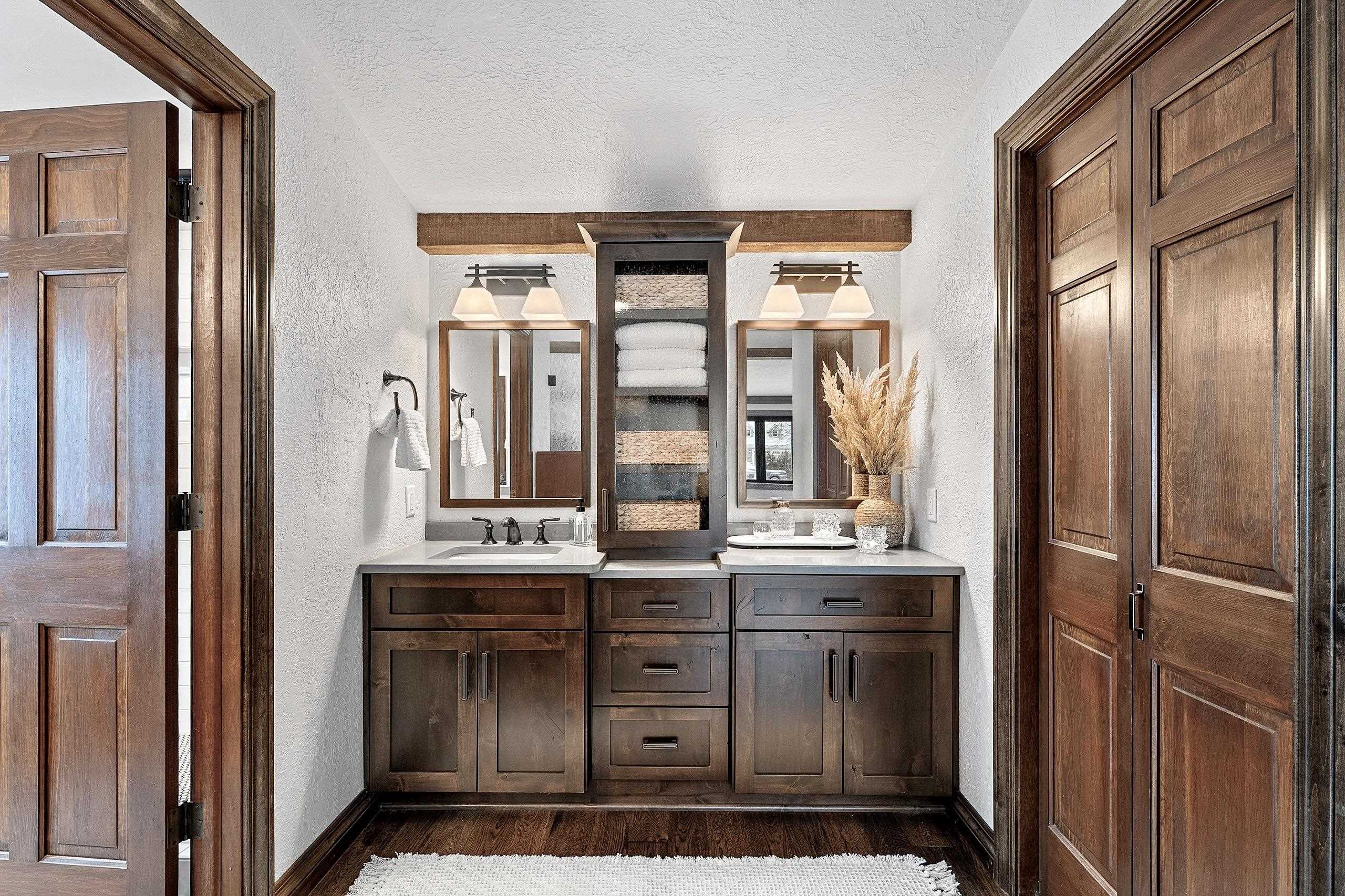 2045 LOST DAUPHIN Road