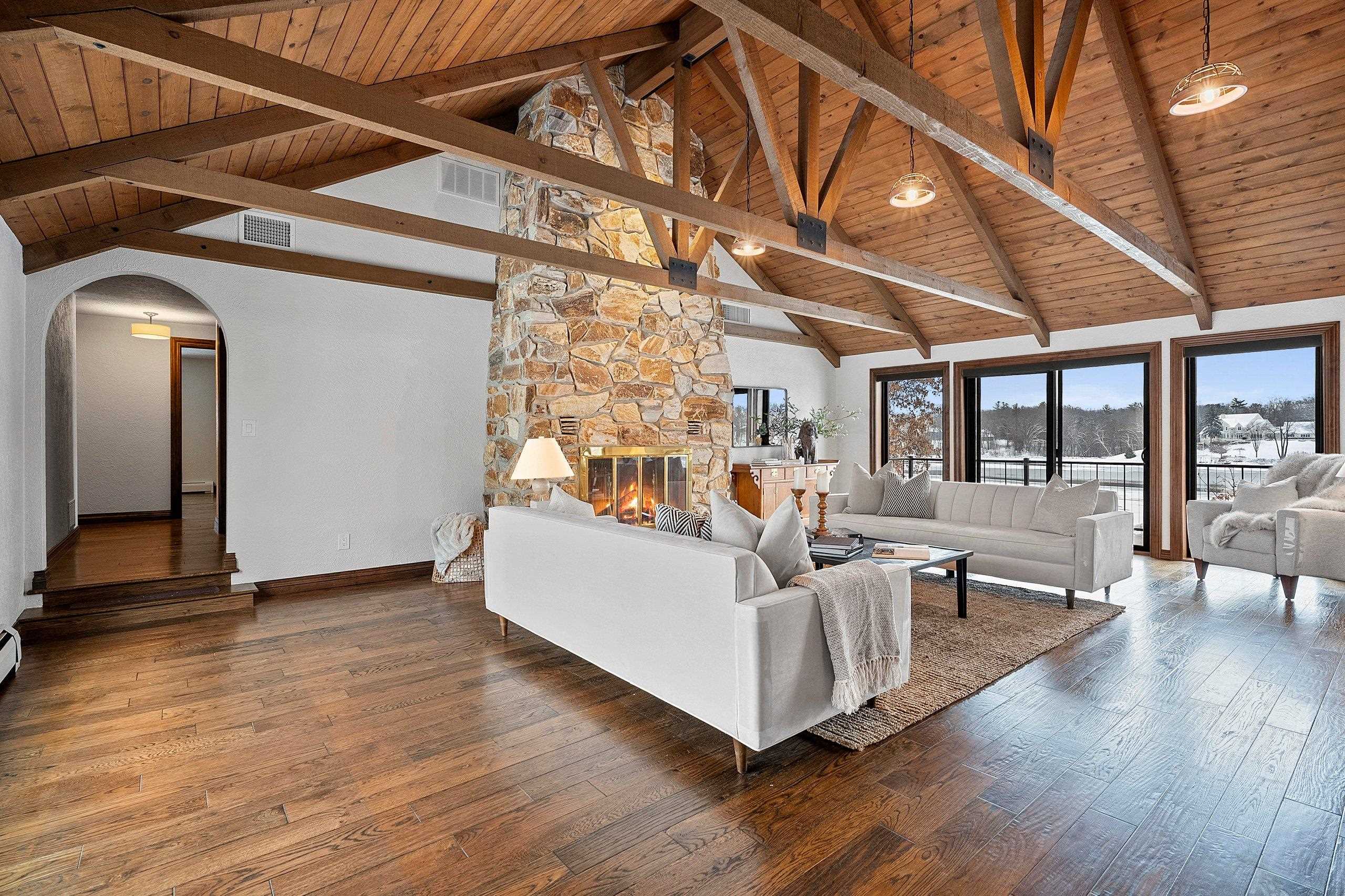 2045 LOST DAUPHIN Road