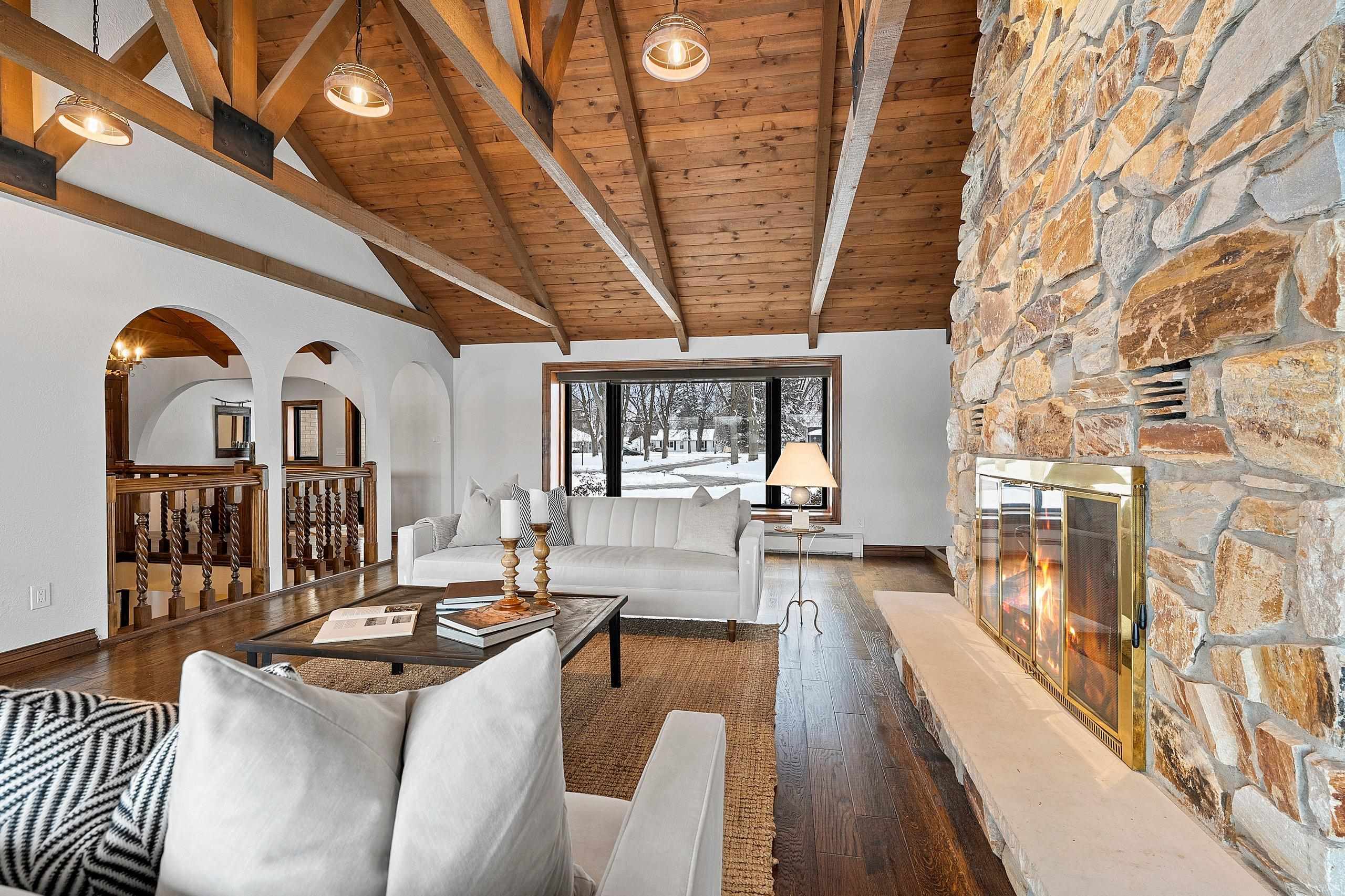 2045 LOST DAUPHIN Road