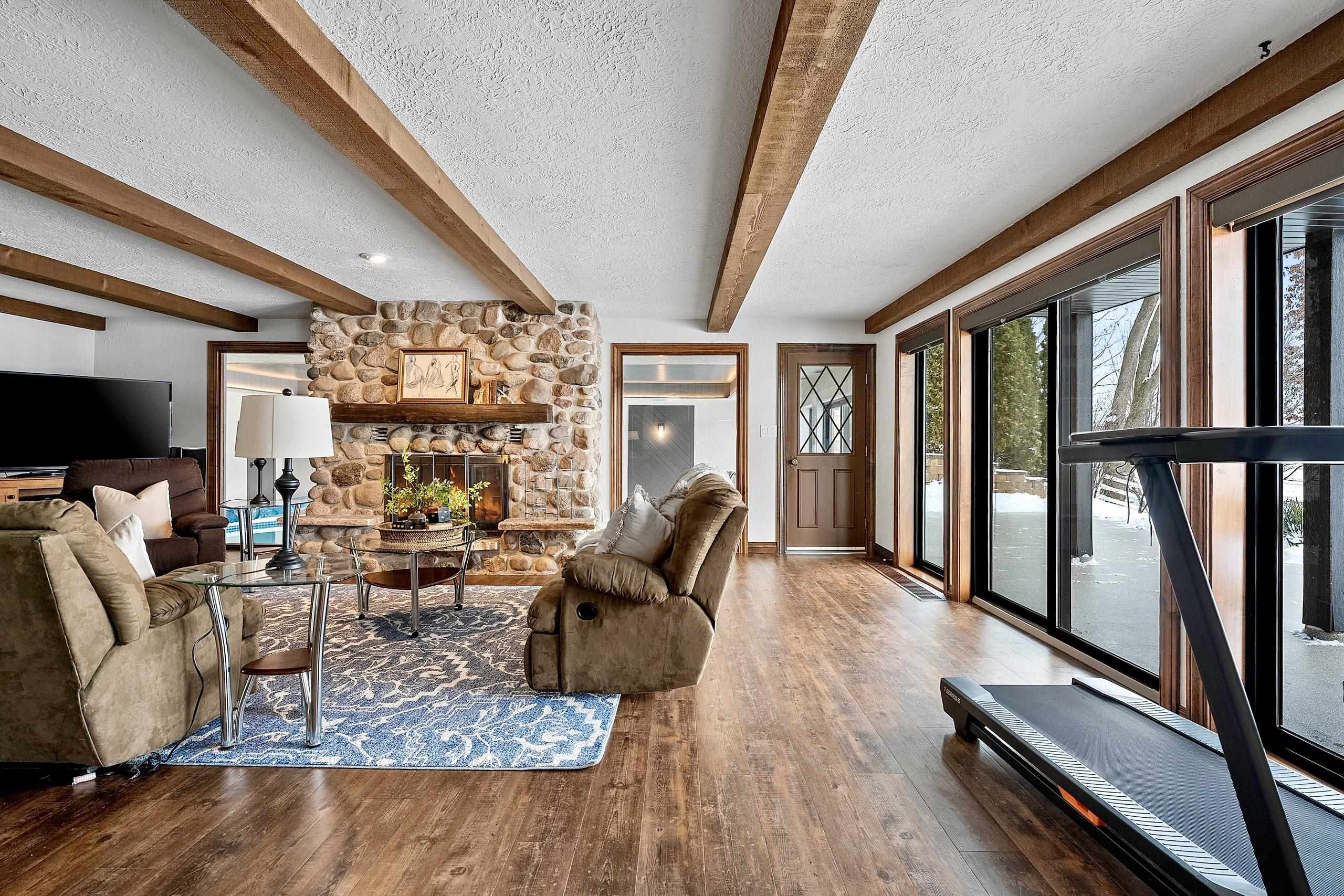 2045 LOST DAUPHIN Road