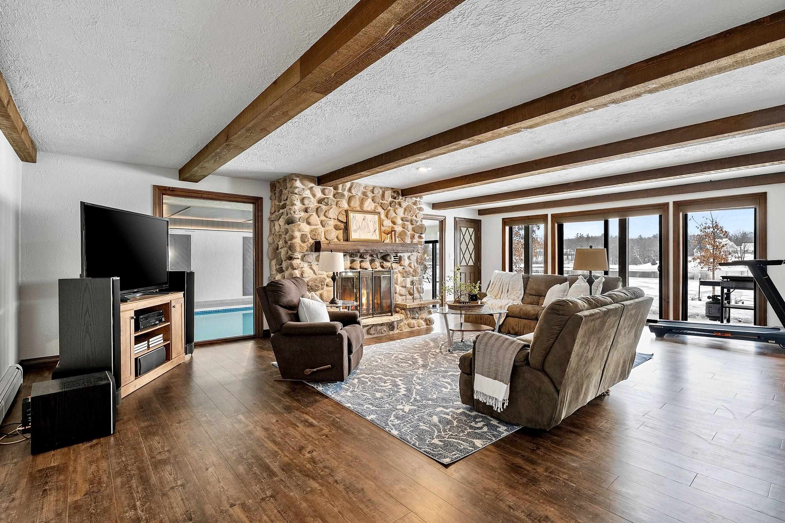 2045 LOST DAUPHIN Road