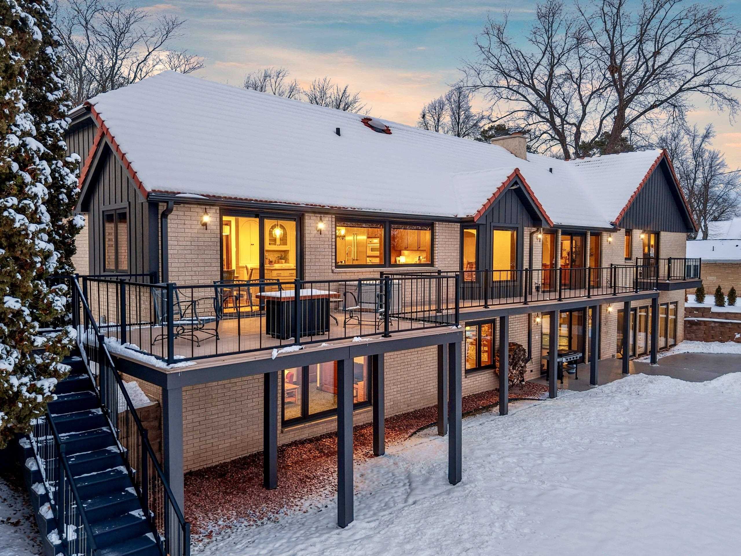 2045 LOST DAUPHIN Road