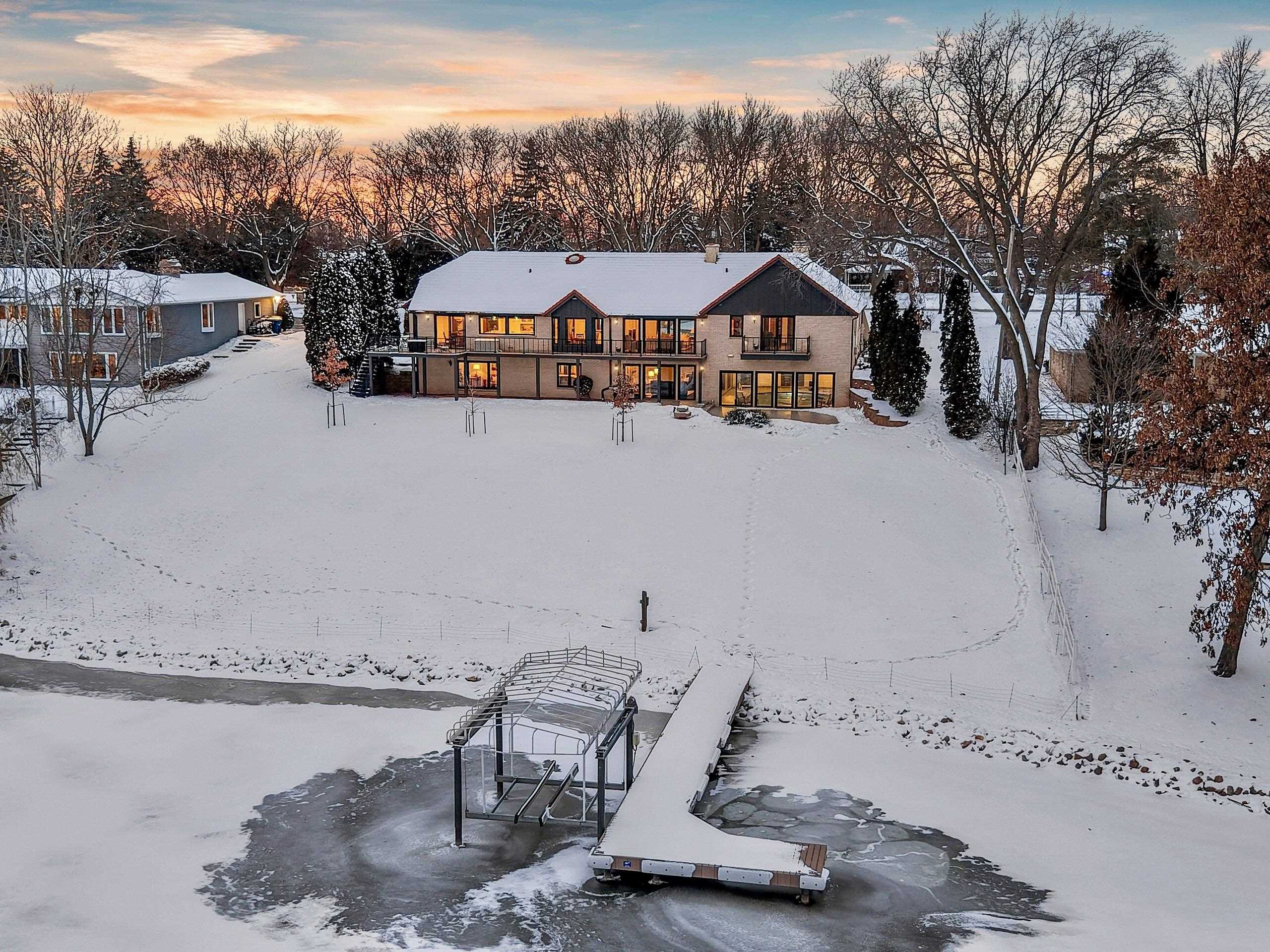 2045 LOST DAUPHIN Road