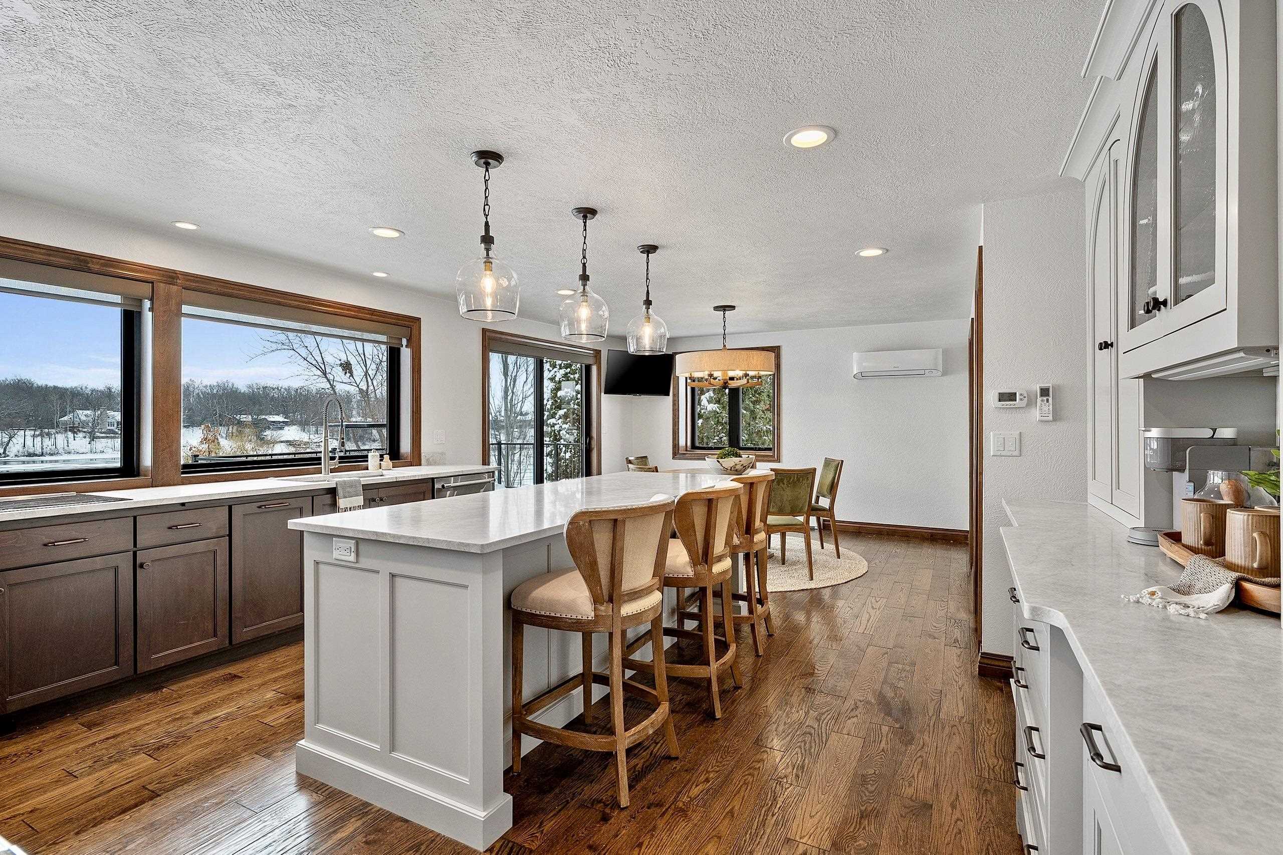 2045 LOST DAUPHIN Road