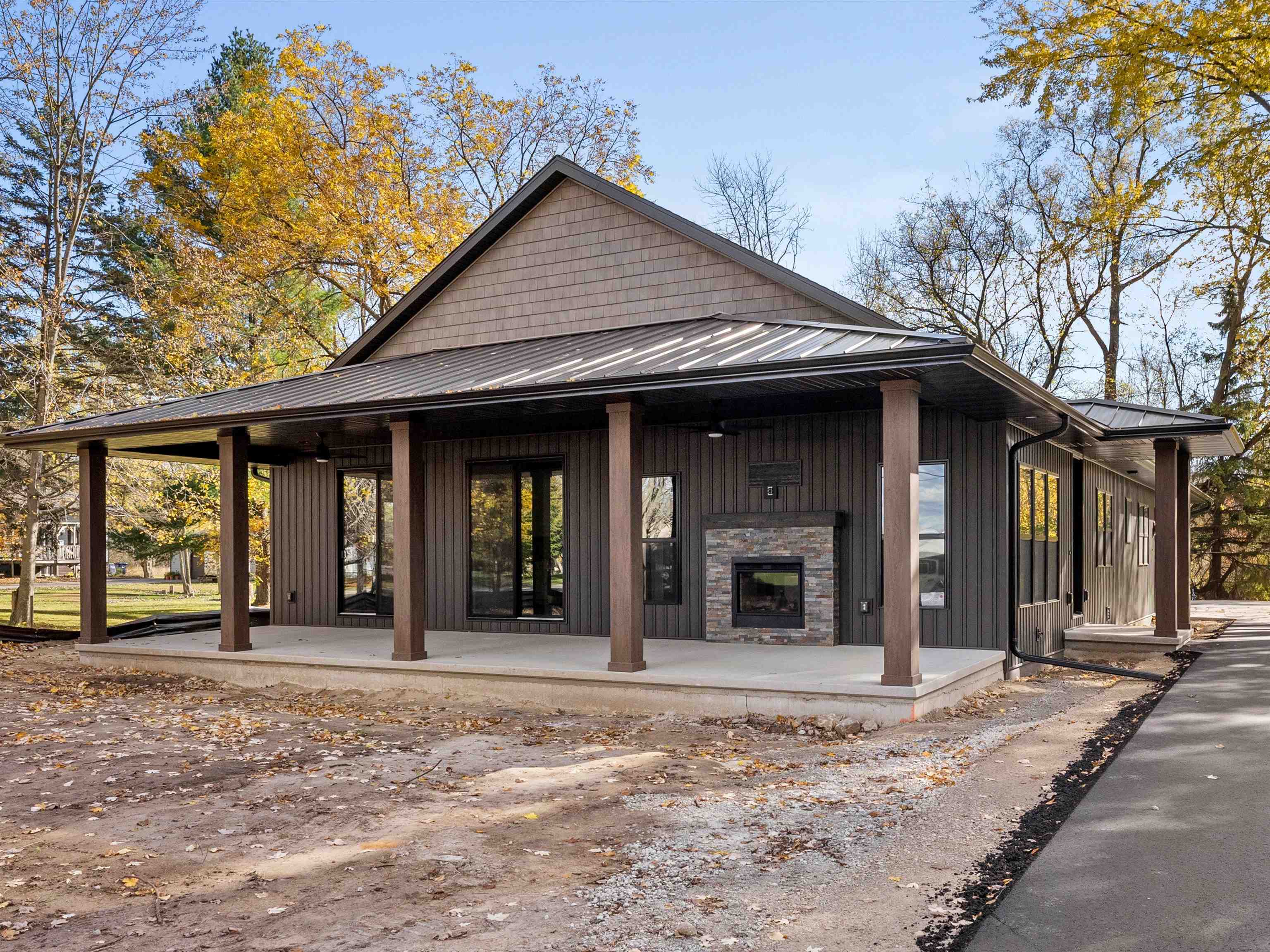 1253 RIVERSIDE Drive