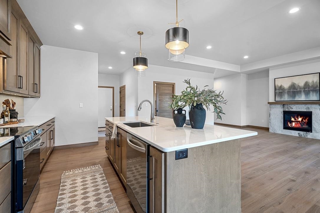 4001 ANTWERP Avenue Unit: 4