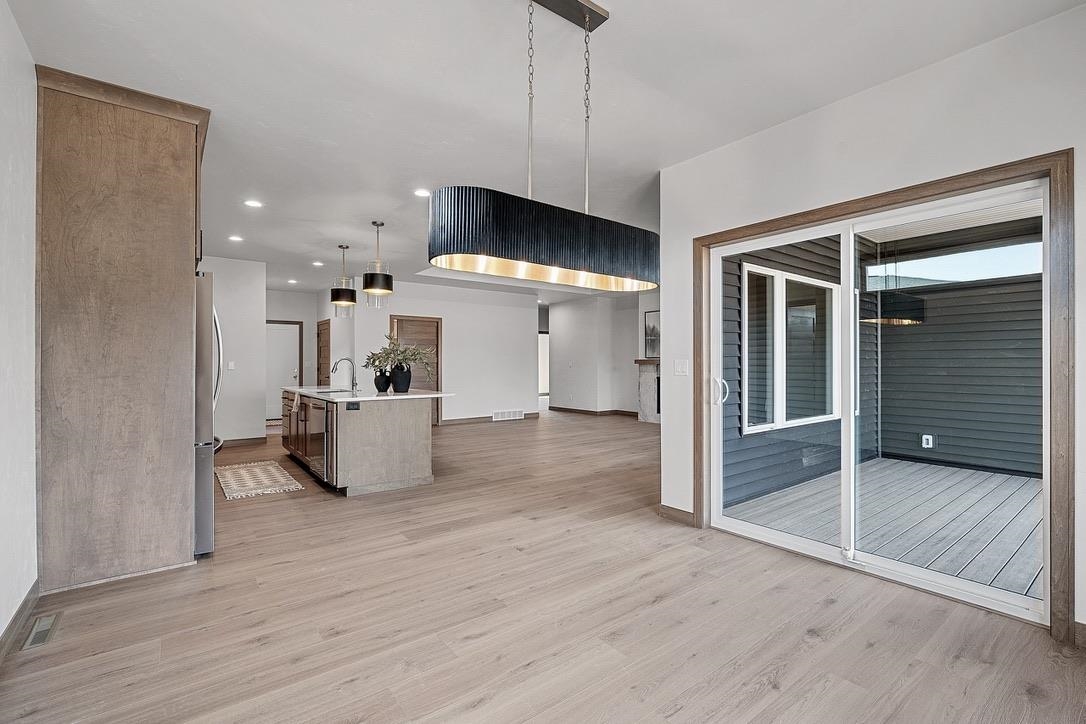 4001 ANTWERP Avenue Unit: 4