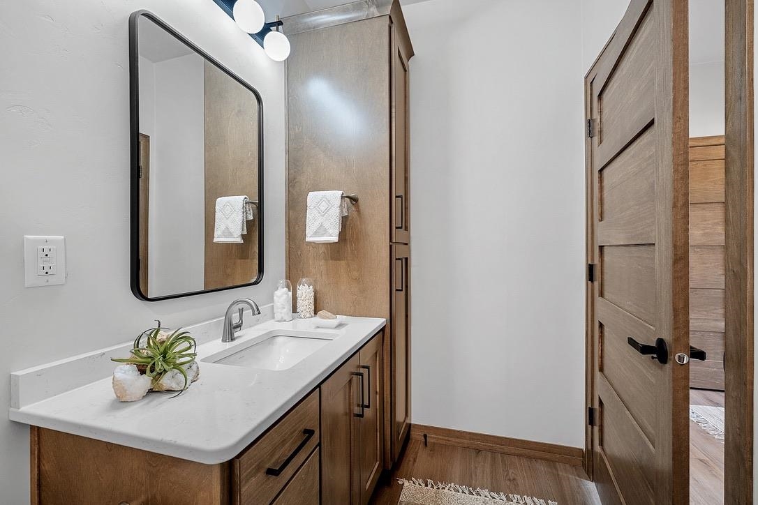 4001 ANTWERP Avenue Unit: 4