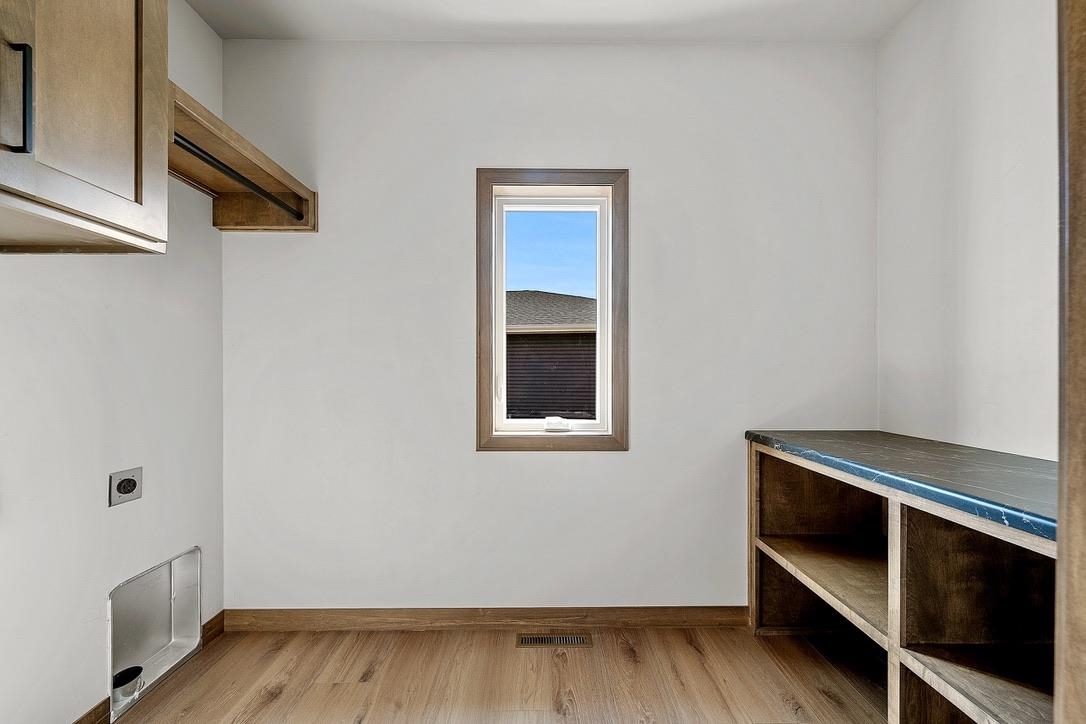 4001 ANTWERP Avenue Unit: 4