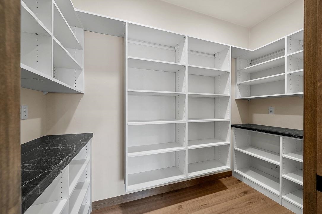 4001 ANTWERP Avenue Unit: 4