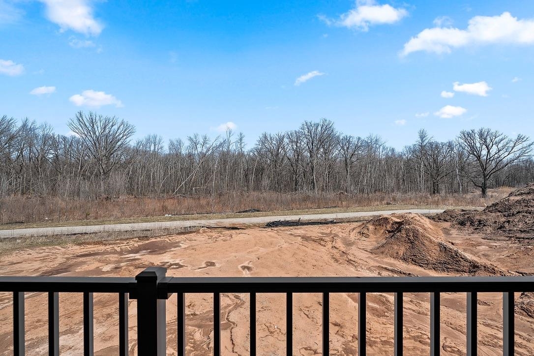 4001 ANTWERP Avenue Unit: 6