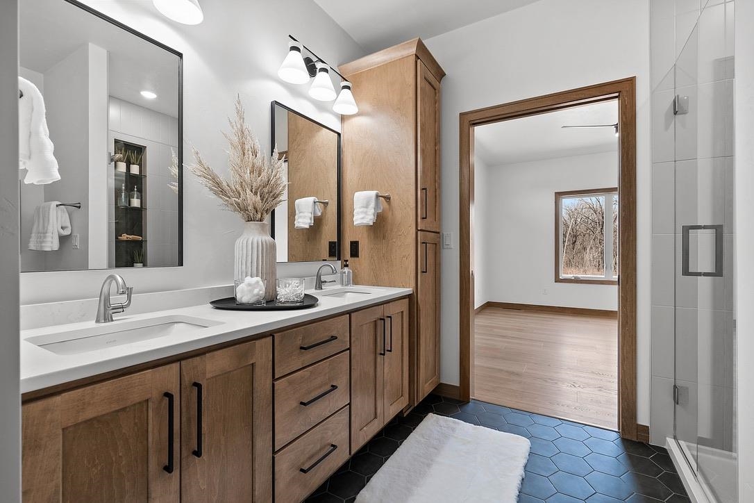 4001 ANTWERP Avenue Unit: 6