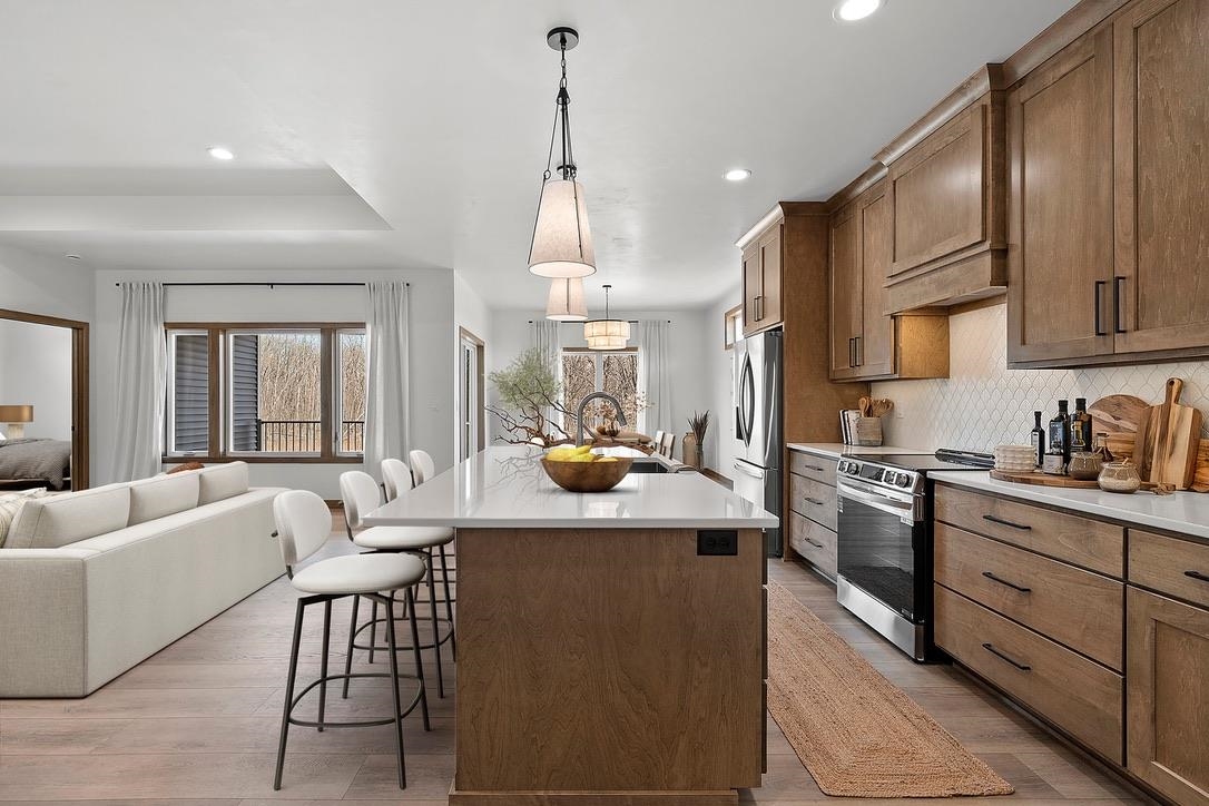 4001 ANTWERP Avenue Unit: 6