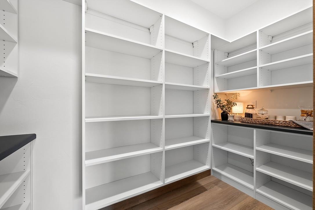 4001 ANTWERP Avenue Unit: 6