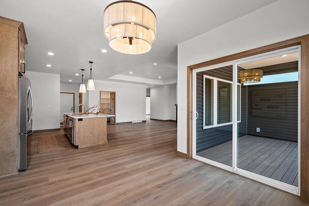 4001 ANTWERP Avenue Unit: 6