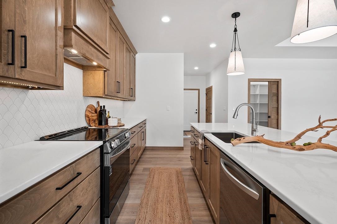 4001 ANTWERP Avenue Unit: 6