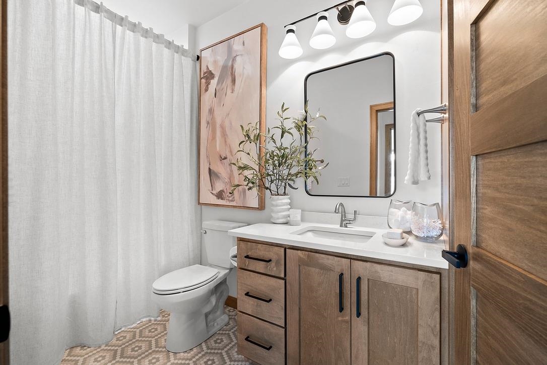 4001 ANTWERP Avenue Unit: 6