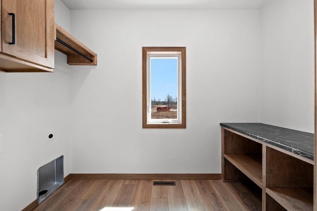 4001 ANTWERP Avenue Unit: 6