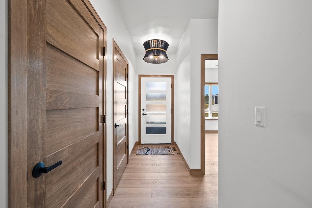 4001 ANTWERP Avenue Unit: 6