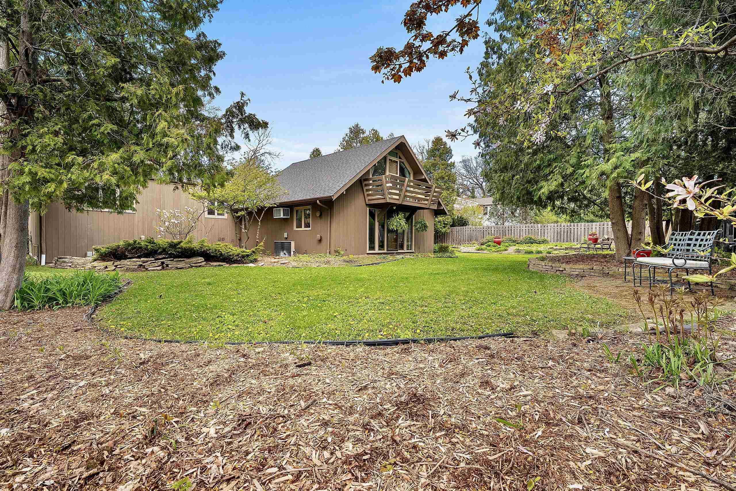 718 RANDALL Avenue
