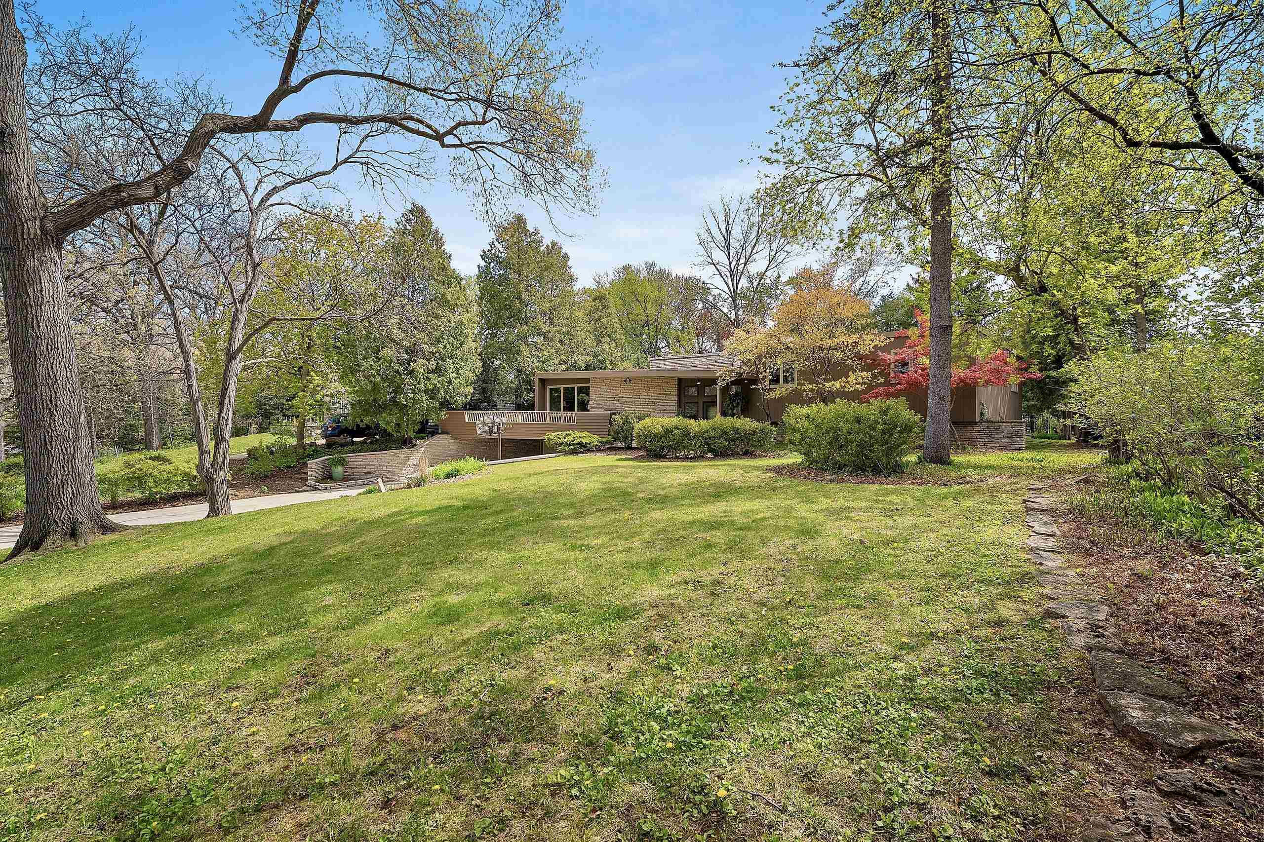 718 RANDALL Avenue