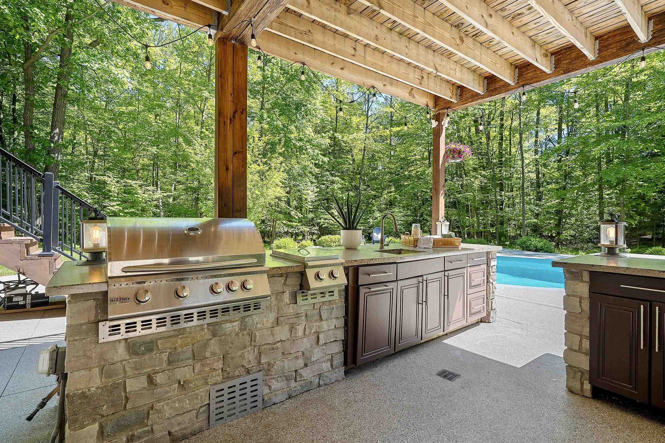 3413 BLACKBERRY Lane