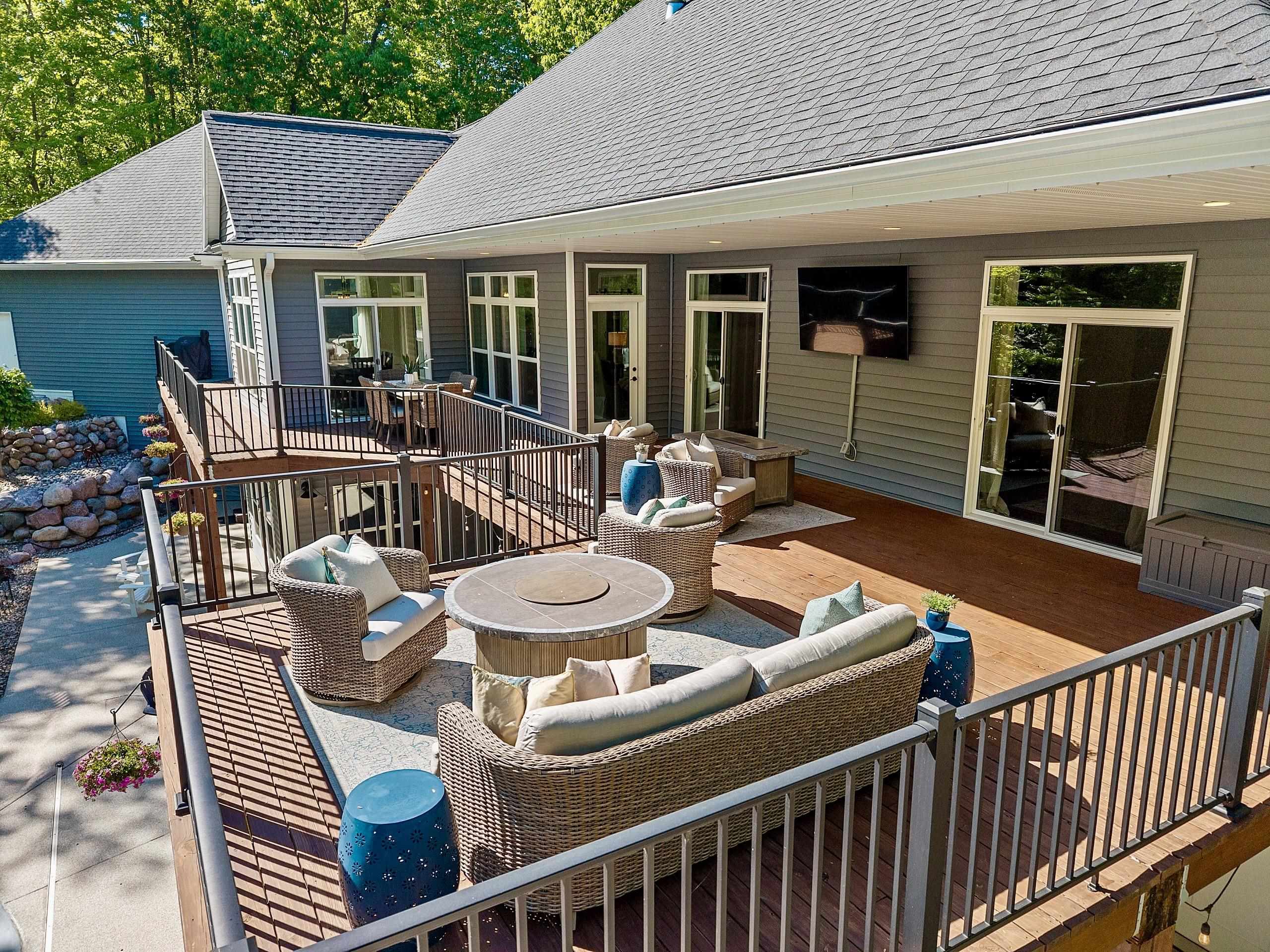 3413 BLACKBERRY Lane