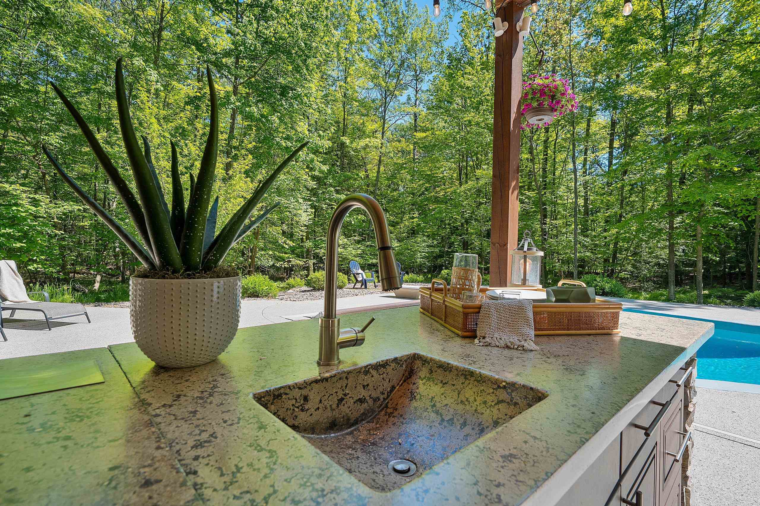3413 BLACKBERRY Lane